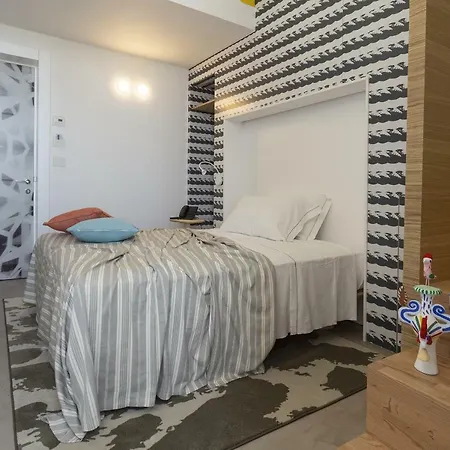 Xilhotel فندق 4*